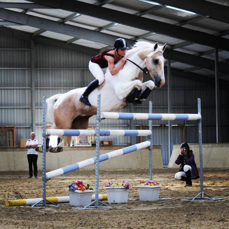 Beach Riding Alycia Burton & Goldrush - Free Riding NZ